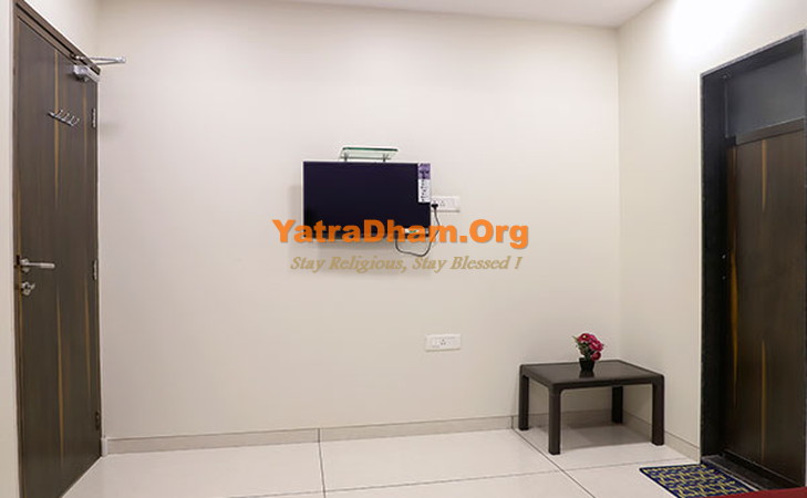 Bruhad Mumbai Gujarati Samaj 2 Bed AC Room View 3