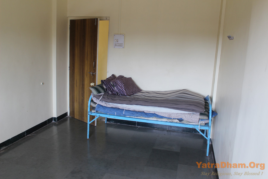 Alandi_Fruitwavala_Dharamshala_5 Bed_Non A/c. Room_Old_Building