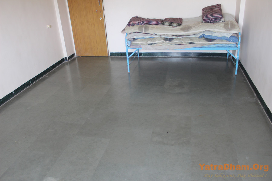 Alandi_Fruitwavala_Dharamshala_6 Bed_Non A/c. Room_Old_Building