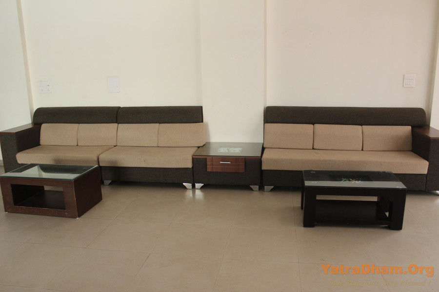 Alandi_Fruitwavala_Dharamshala_Lobby