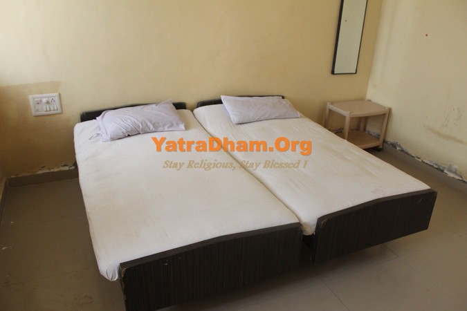 Dwarka - Gopibai Birla Guest House (Geeta Mandir)