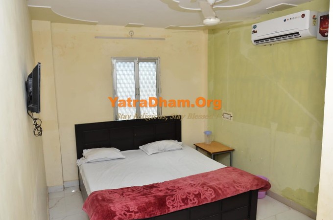 Mathura - Shree Tilakdwar Aggarwal Dharmshala Holi Gate (Near Railway Station)