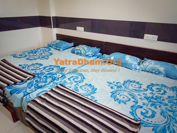 Dwarka Swaminarayan Bhakti Dham 4 Bed AC Room View1