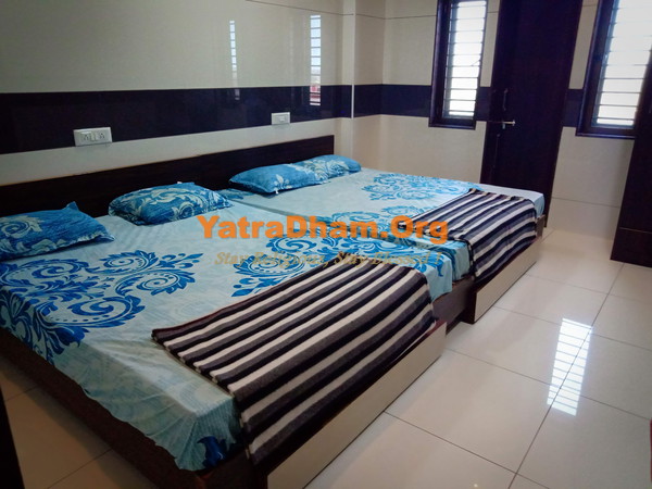 Dwarka Swaminarayan Bhakti Dham 4 Bed AC Room View2
