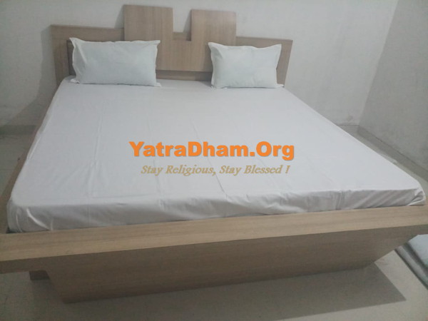 Grishneshwar Jyotirlinga Ellora Om Siddheshwar Bhakta Nivas Dharamshala 2 Bed Non AC Room