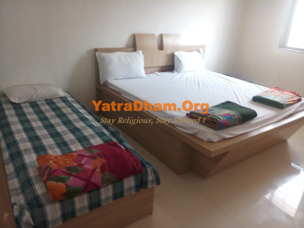 Grishneshwar Jyotirlinga Ellora Om Siddheshwar Bhakta Nivas Dharamshala 3 Bed Non AC Room