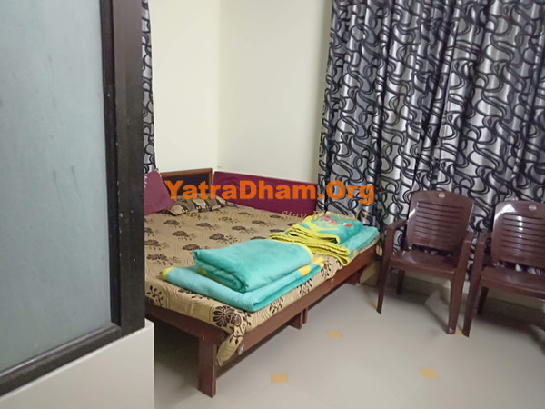 Rishikesh Ganga Cottage Swaminarayan Mandir Room View4