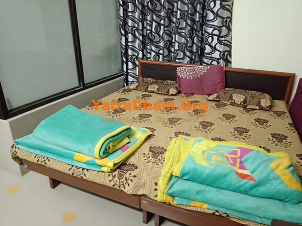 Rishikesh Ganga Cottage Swaminarayan Mandir Room View1