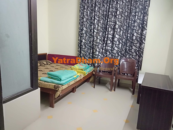 Rishikesh Ganga Cottage Swaminarayan Mandir Room View3
