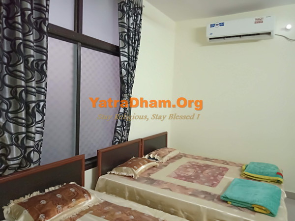 Rishikesh Ganga Cottage Swaminarayan Mandir Room View2