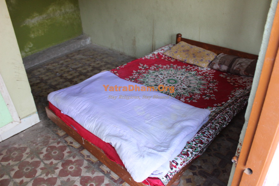 Omkareshwar Shri Sakal  Panchayati Tirol Kunbi Patel Samaj Dharamshala Room View1