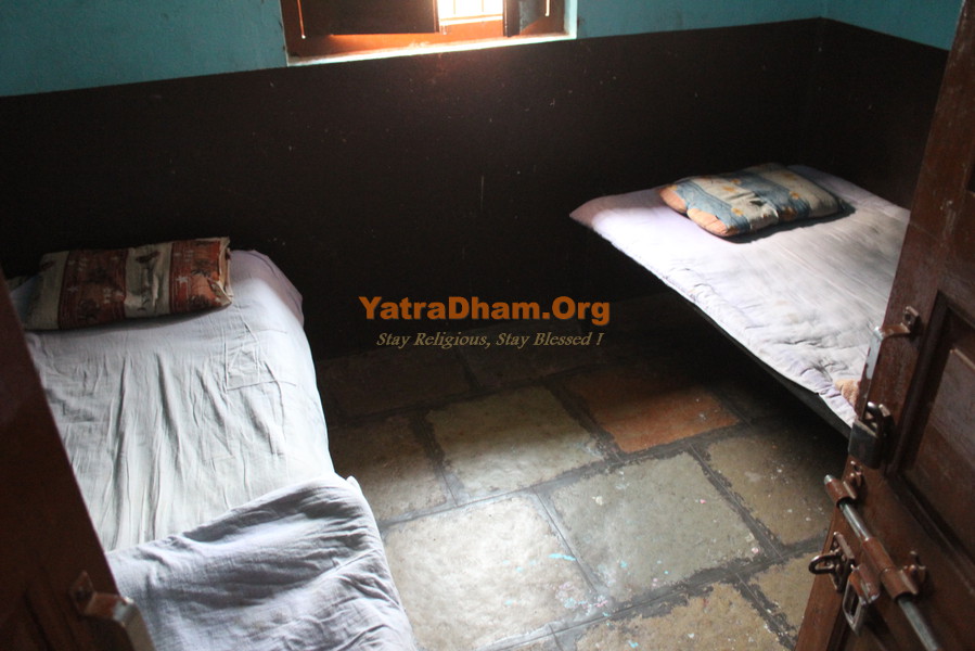 Omkareshwar Shri Sakal  Panchayati Tirol Kunbi Patel Samaj Dharamshala Room View1
