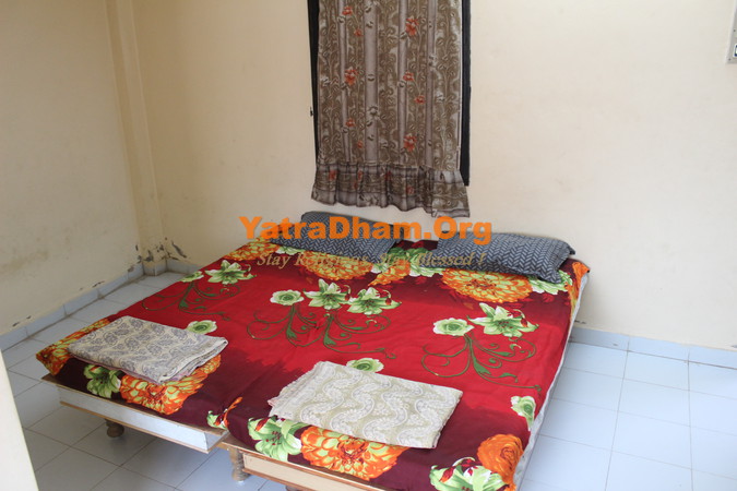 Dakor Limbachi Valand Sarvajanik Dharamshala 2 Bed Non Ac Room View-1