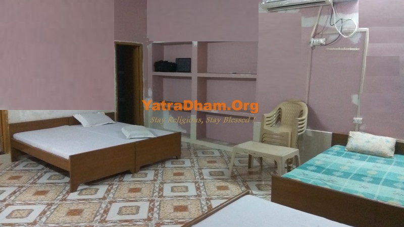 Mathura Vallabh Vaishnav Ashram Room View2