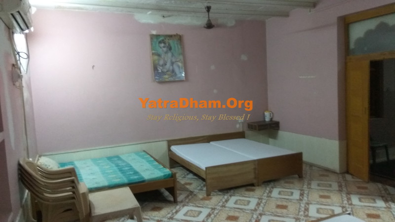Mathura Vallabh Vaishnav Ashram Room View1