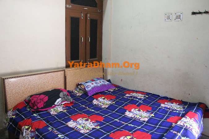 Mathura - Govardhan Atithi Gruh 2 Bed Non AC Room