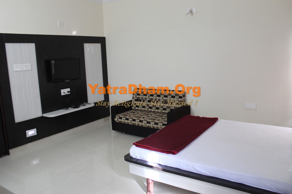 Dwarka - Shri Jaliyan Atithi Gruh_2_Bed_Ac_Suit_Room_View 2