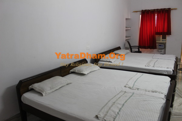 Rishikesh_Baba_Kali_Kamlivali_Dharamshala_4 Bed_A/c. Room_View1