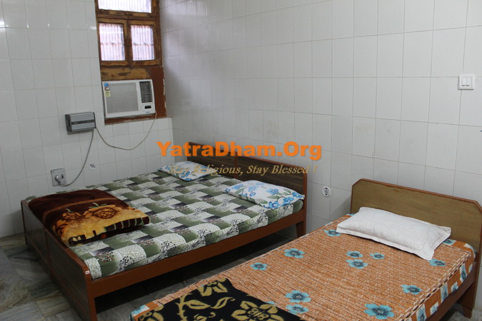 Vrindavan Batala Ashram Dharamshala Room View6