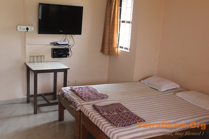 Lonavala_Vishwa_Lad_Parishad_Sanatorium_6 Bed A/c. Room_View2