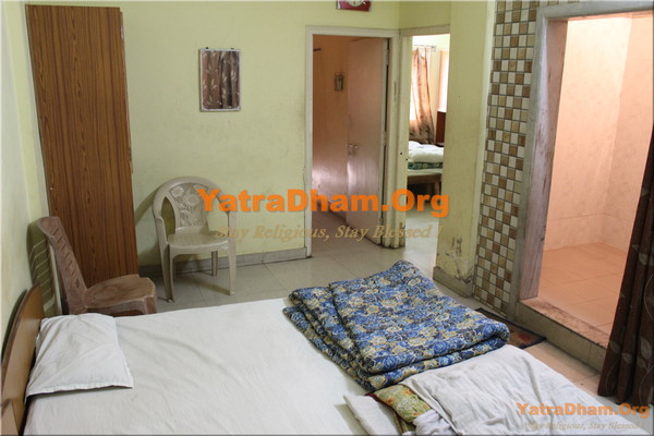 Khadayata_Atithi_Bhavan_Nathdwara_Dharamshala_6 Bed Ac._Room_View2