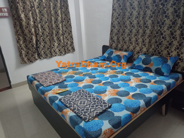 YD Stay 2282 Rajpipala Guest House Room View3