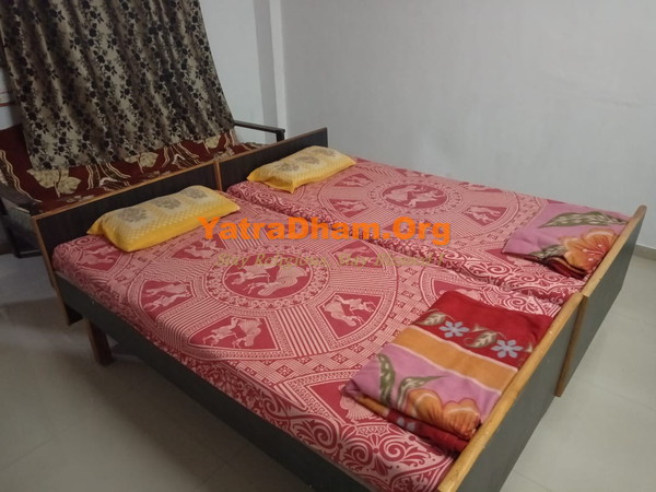 YD Stay 2282 Rajpipala Guest House Room View4