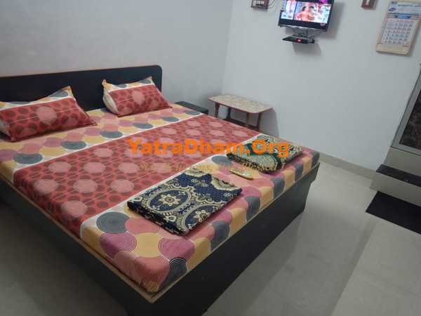 YD Stay 2282 Rajpipala Guest House Room View2