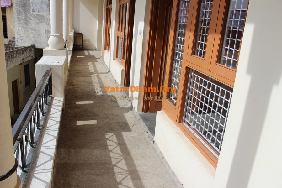Katra Dharamvir Dharamshala Lobby