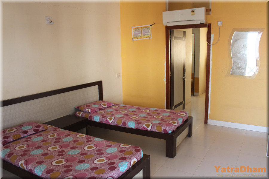 Navkhanda_Parshwanath_Ghogha_Dharamshala_Room_View5