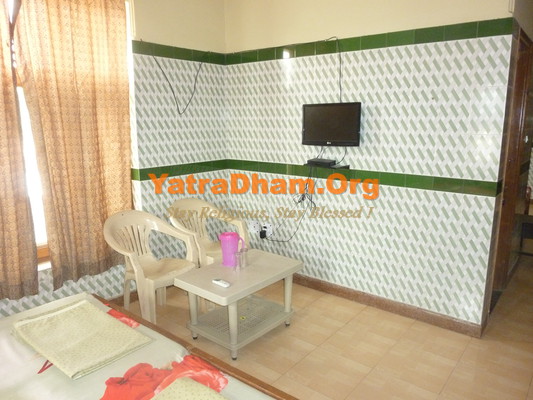 Vrindavan_Mahavar_Vaishya_Bhavan_Dharamshala_4 Bed_A/c. Room_View4