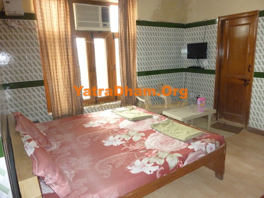 Vrindavan_Mahavar_Vaishya_Bhavan_Dharamshala_4 Bed_A/c. Room_View2