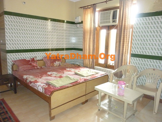 Vrindavan_Mahavar_Vaishya_Bhavan_Dharamshala_4 Bed_A/c. Room_View1