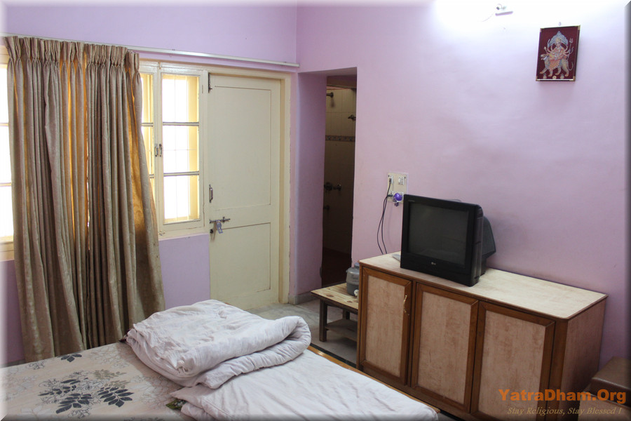 Pathikashram_Ambaji_Dharamshala_3  Bed_A/c._Room_View2