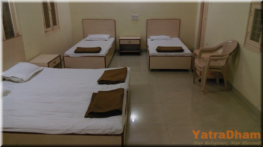 Punjabi_Jain_Yatrik_Bhavan_Palitana_Dharamshala_4 Bed_A/c._Room_View1