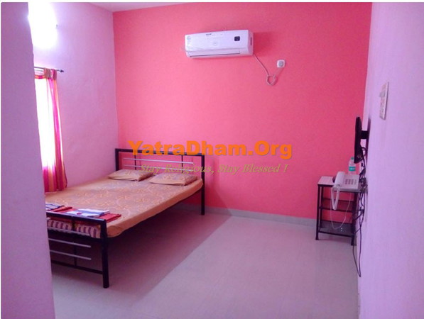 Akkalkot Bhakta Niwas Shree Swami Krupa Sadan Room View1