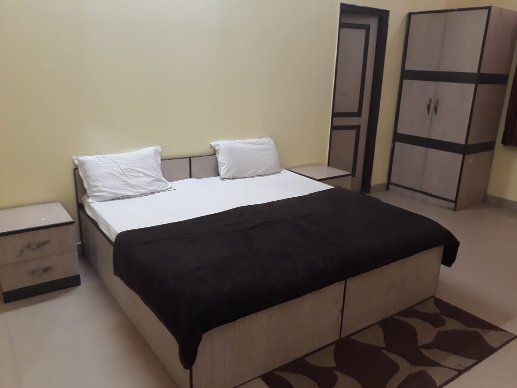Mathura Agrawal Atithi Bhawan Bharatpur Gate 2 Bed AC Room View1