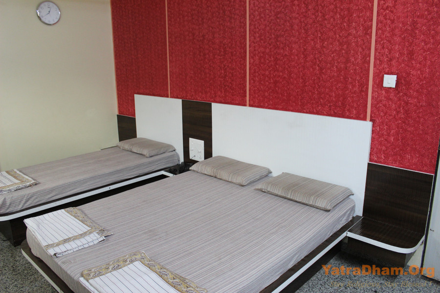 Shirdi_Sai_Dham_Shirdi_Dharamshala_3 Bed_A/c. Room_View1