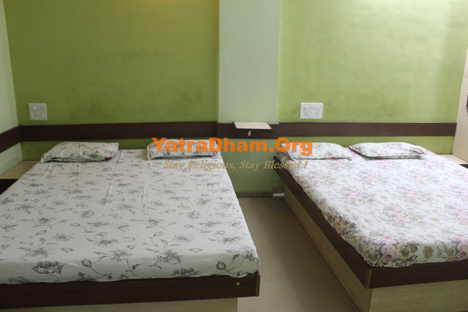 Shirdi Cycle Swamy Ashram Mayuri Building Room View3