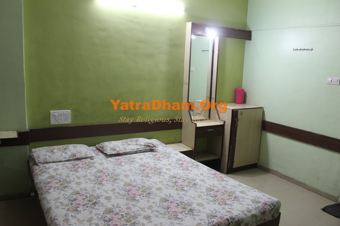 Shirdi Cycle Swamy Ashram Mayuri Building Room View1
