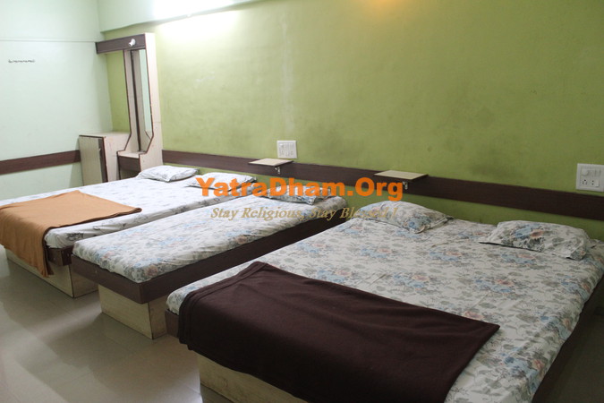 Shirdi Cycle Swamy Ashram Mayuri Building Room View3