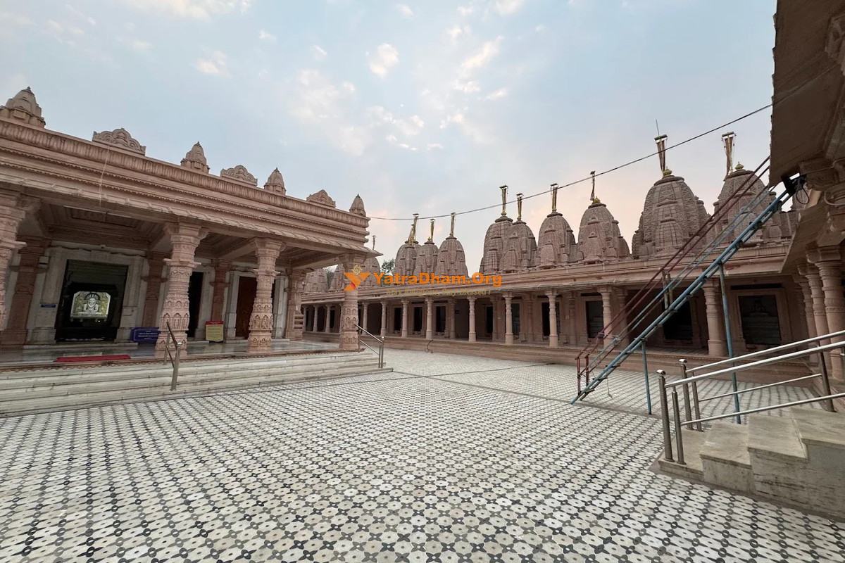 Shri Parshwa Pragyalaya Jain Teerth Talegaon Building View