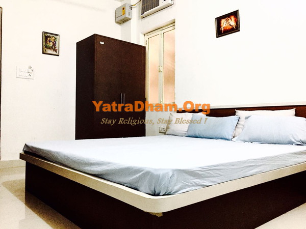 Varanasi Sri Kasi Gayatri Ashram 4 Bed Ac View2