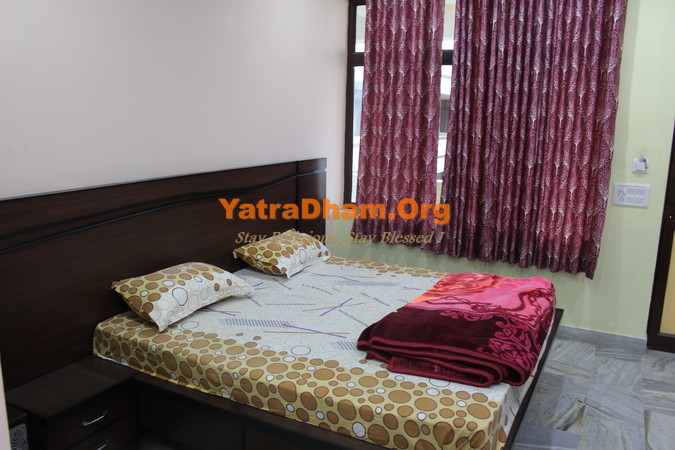 Vrindavan Nayarang Ashram Room View1