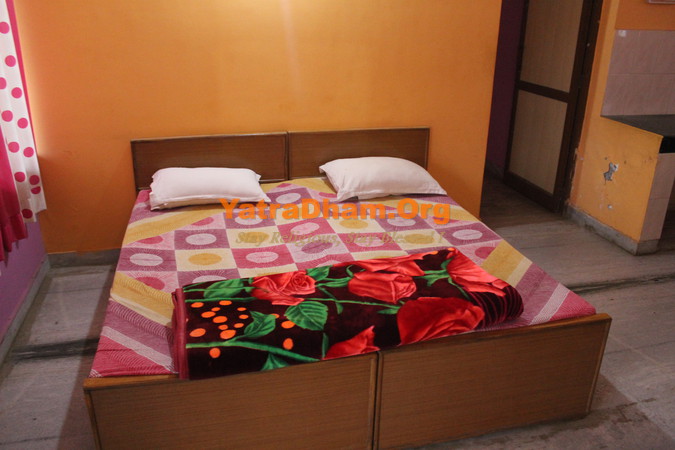 Vrindavan Nayarang Ashram Room View2