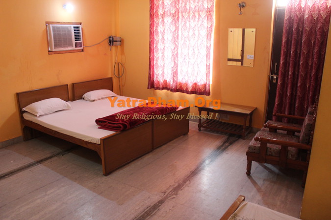 Vrindavan Nayarang Ashram Room View3