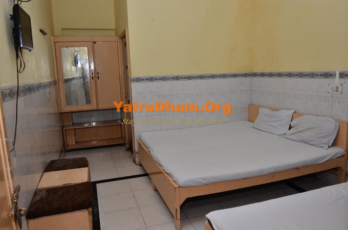 Mathura Agrawal Atithi Bhawan Bharatpur Gate 3 Bed Non AC Room View1