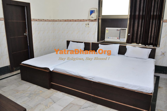 Mathura Shree Tilakdwar Aggarwal Dharammshala Holi Gate 3 Bed AC Room View 1