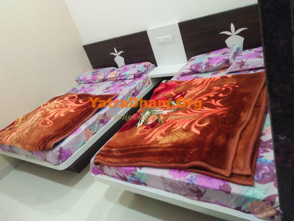 Omkareshwar Kaweri Palace Yatri Nivas Room View4