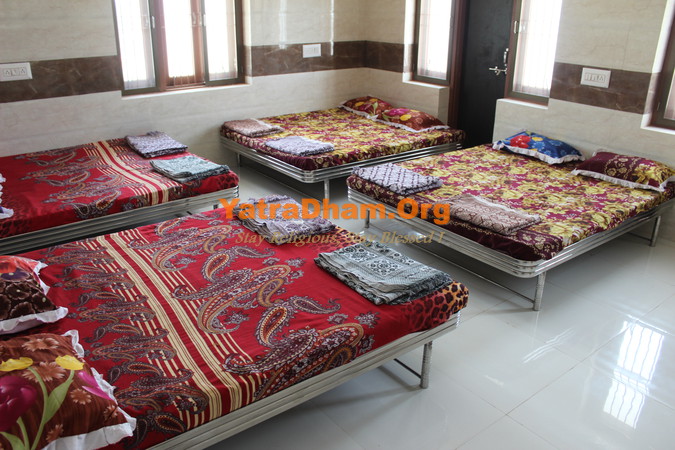 8 Bed AC Room